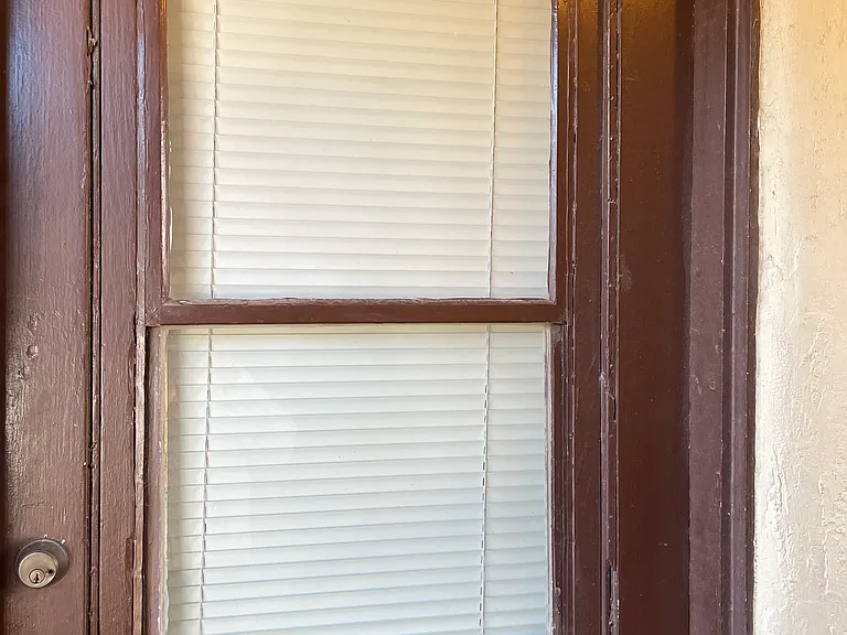Charming & Totally Updated 1 Bedroom Apartment Downtown — Photo 18
