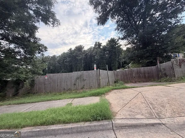 879 S Hairston Rd, Stone Mountain, GA 30088