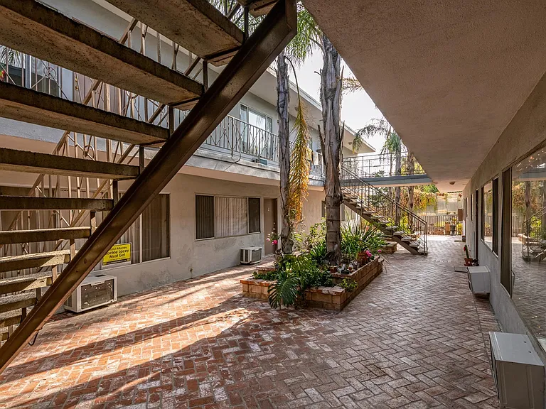 4000 Sequoia St #2 — Photo 3