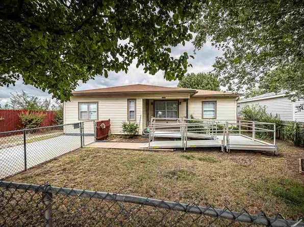 2915 NW 17th St, Lawton, OK 73507