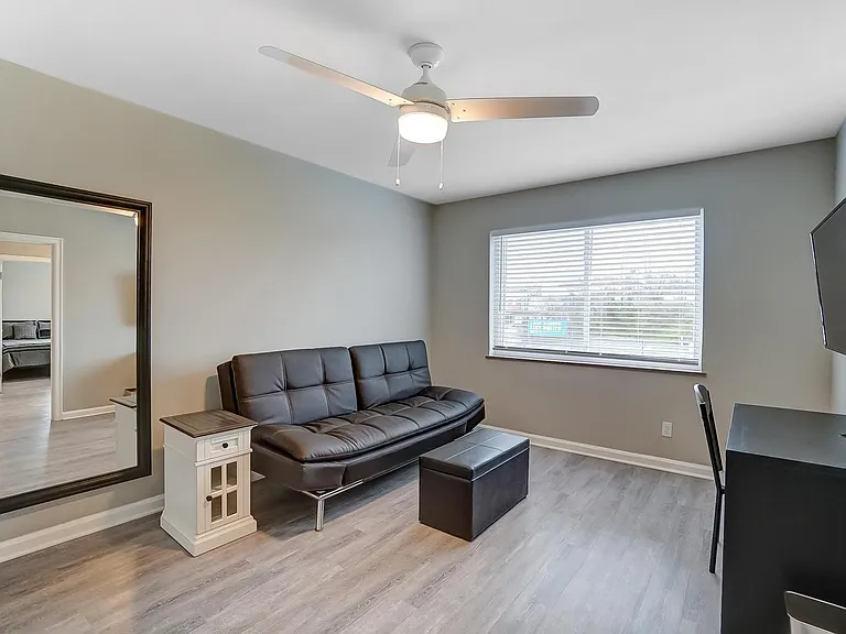 334 Helen St #7 — Photo 2
