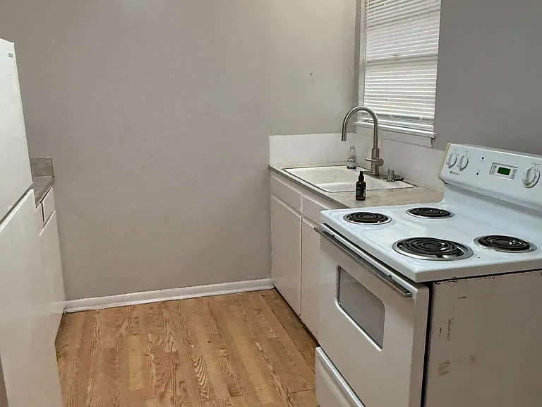 415 W Rainey St #B — Photo 7