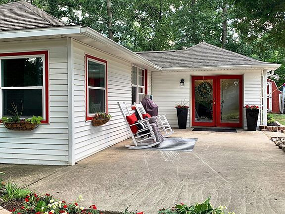 4th image of 8016 Oak Ln NE