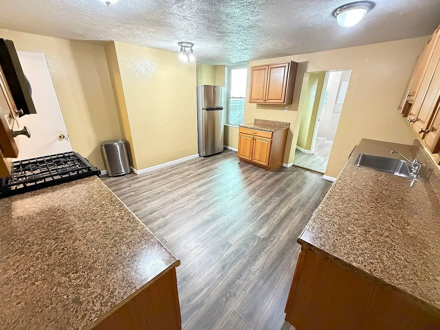2 bed, 1200 sqft, $1,600 — Photo 4
