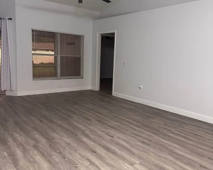 2875 Delrose Dr N — Photo 3