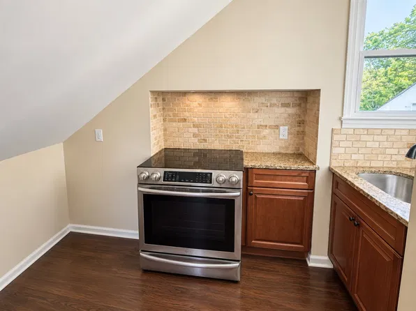 27 High St Floor 2, Ridgewood, NJ 07450