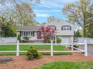 90 Crescent Ave, Wyckoff, NJ 07481