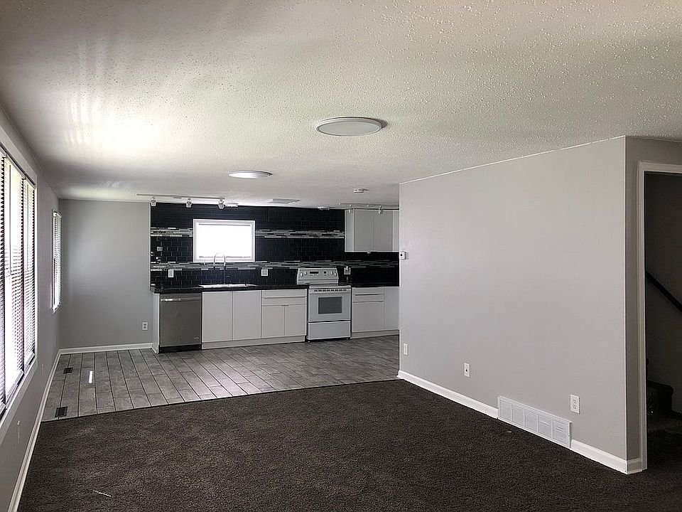 2nd image of 1123 North Broadway
