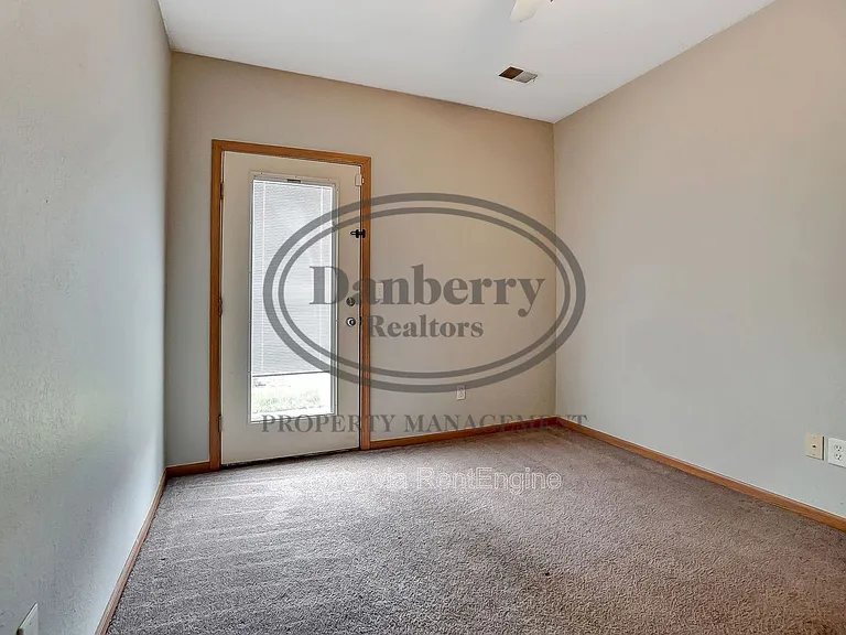 1117 N Byrne Rd — Photo 24