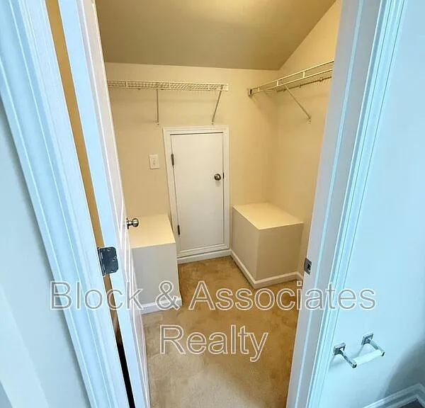 8527 Quarton Dr — Photo 27