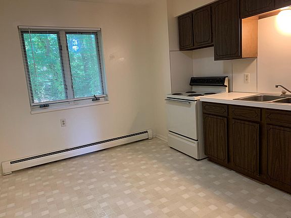 3rd image of 615 Douglas Ave #E13
