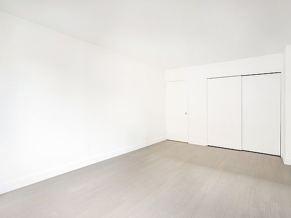 4th image of 300 Mercer St APT 14G