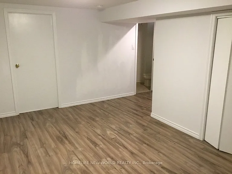 50 Michener Cres — Photo 21