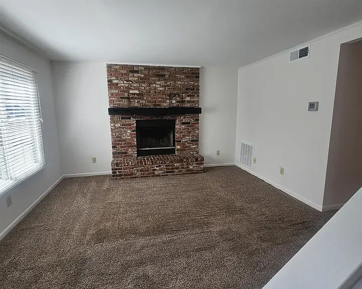 601 Picadilly Sq — Photo 3