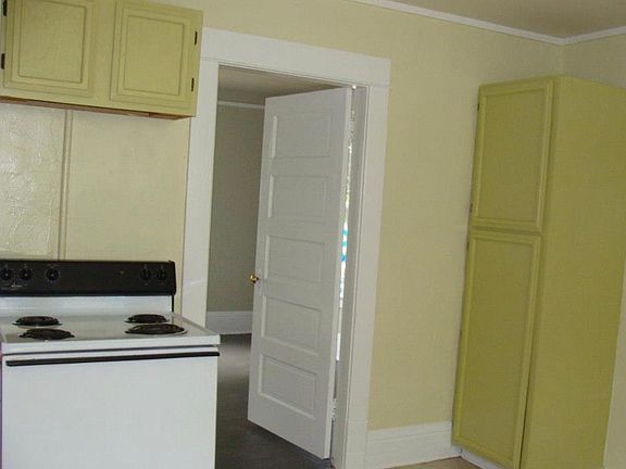So much cabinet space in this over-sized kitchen