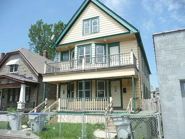 1606 W Becher St photo 1