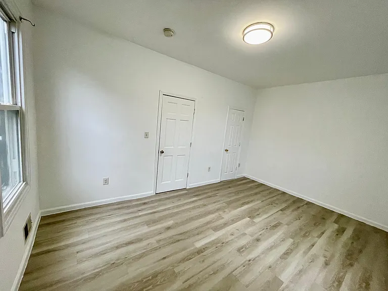 218 Columbia Ave #1R — Photo 12