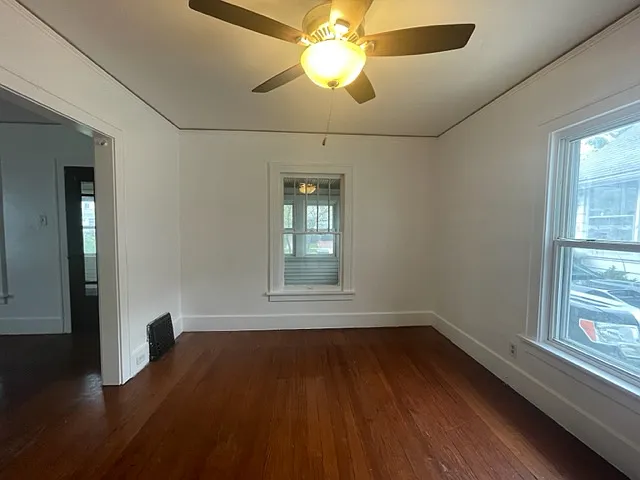 1141 N College St — Photo 8