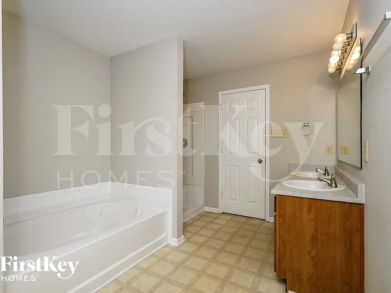 779 Heartland Dr — Photo 10