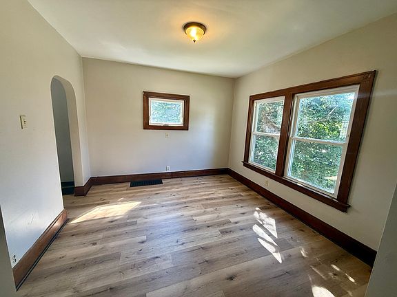 5th image of 272 N Harris Ave