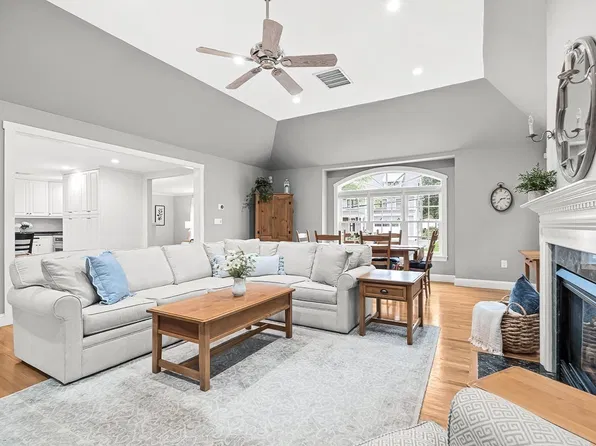 4 Churchill Rd, Winchester, MA 01890
