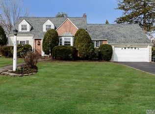 33 Winthrope Rd, Manhasset, NY 11030