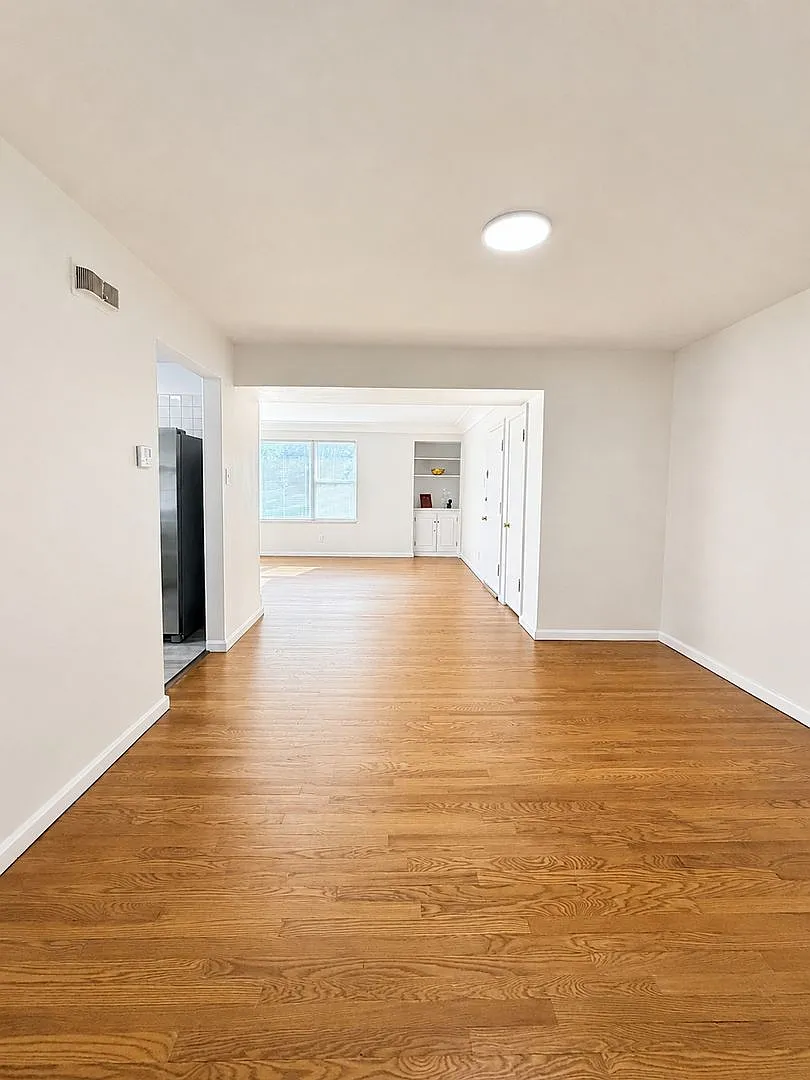 6930 Jamieson Avenue — Photo 4