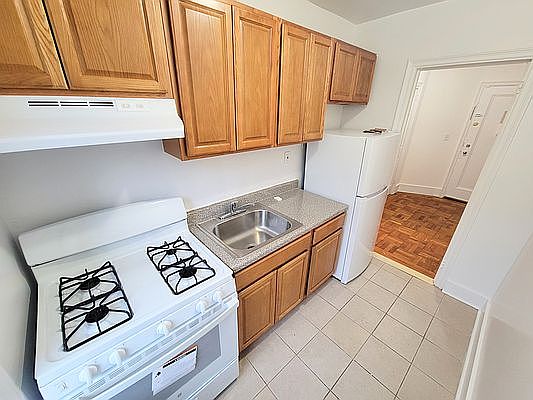 5th image of 4499 Henry Hudson Pkwy W #6J