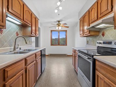 530 North Silverbrook DRIVE UNIT 207, West Bend, WI, 53090