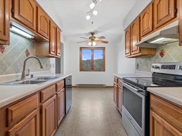 530 North Silverbrook DRIVE #207, West Bend, WI 53090