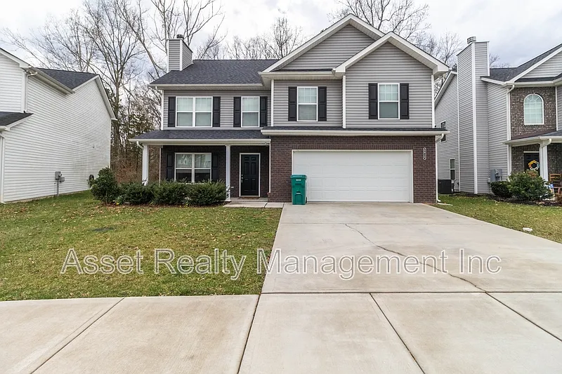3 bed, 2.5 bath, 2083 sqft, $2,395 — Photo 2