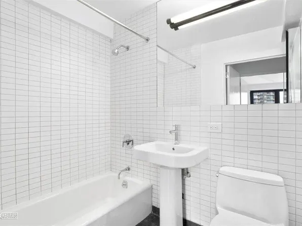 222 East 39th Street image 8 of 15