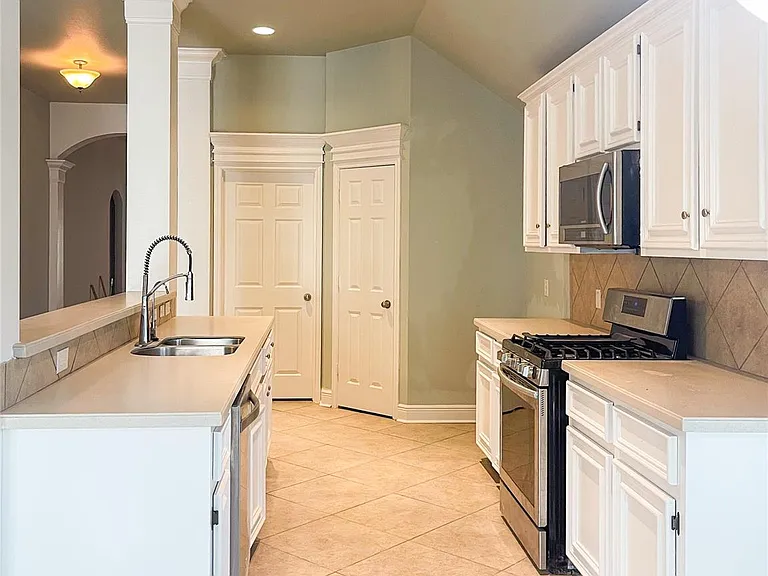 854 Skyspring Ln — Photo 5