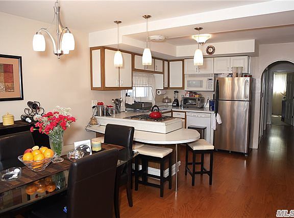 2nd image of 2254 Seward Ave