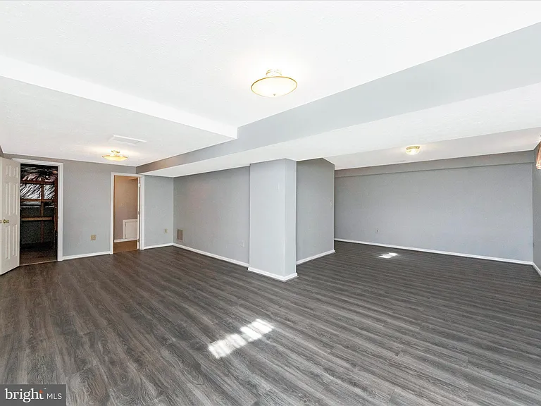 408 Willow Hill Ct — Photo 18