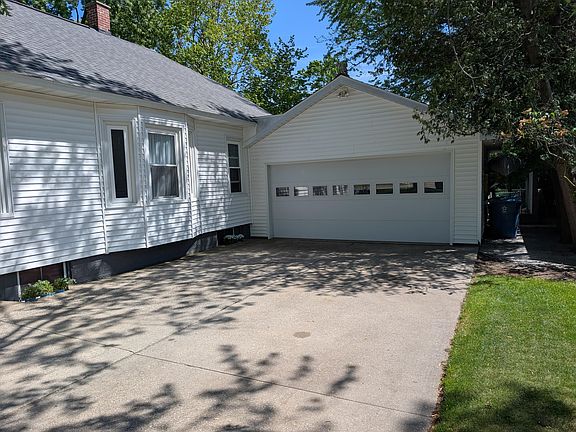 4th image of 1861 Glen Ave
