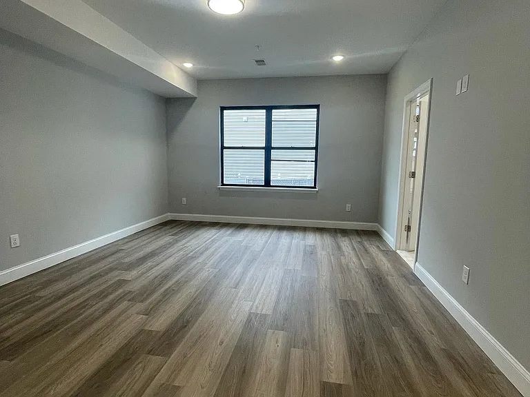 33 12th Ave #2 — Photo 7