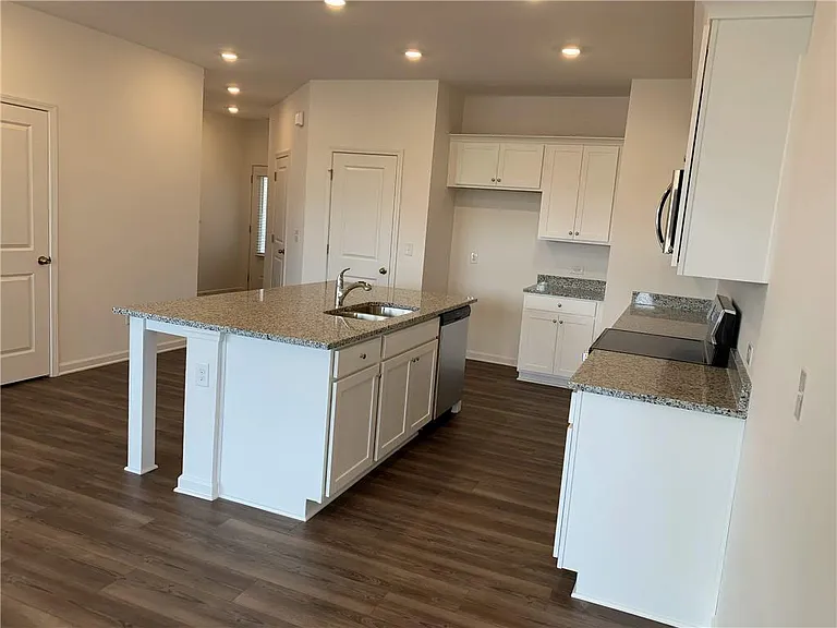 162 Mission Blvd — Photo 8