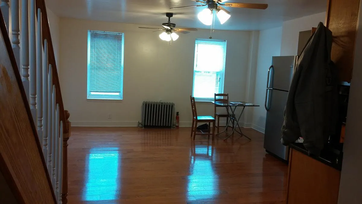 3 bed, 1.5 bath, 150 sqft, $800 — Photo 2