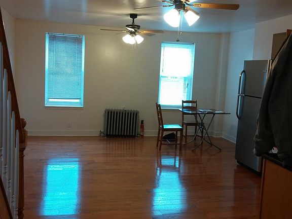 2nd image of 916 S 12th St Room 2R