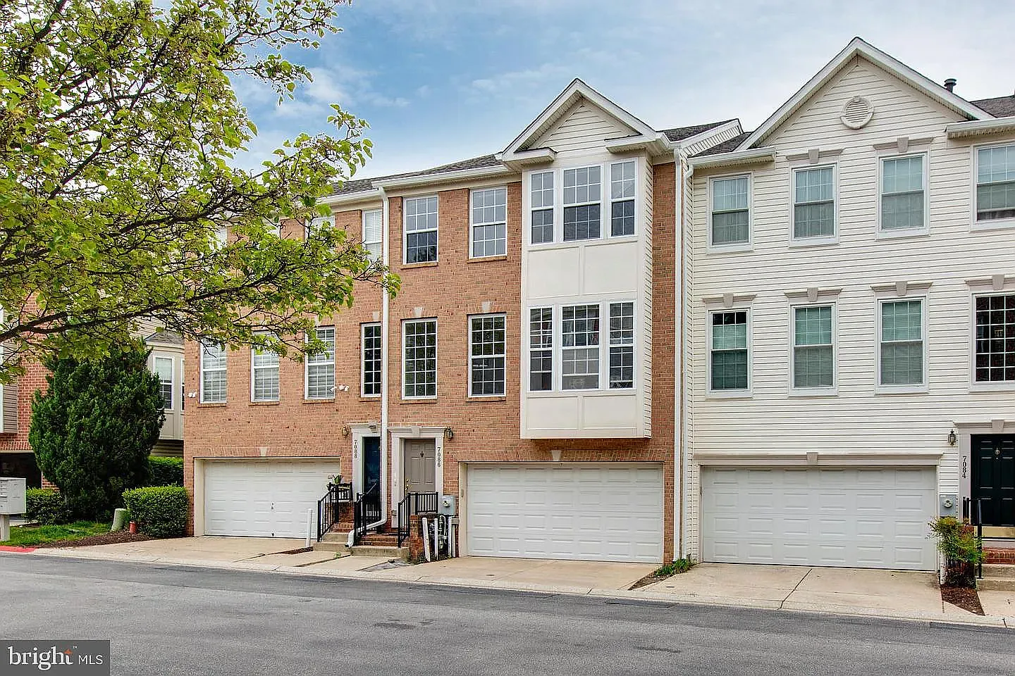 4 bed, 3.5 bath, 2056 sqft, $3,350 — Photo 3