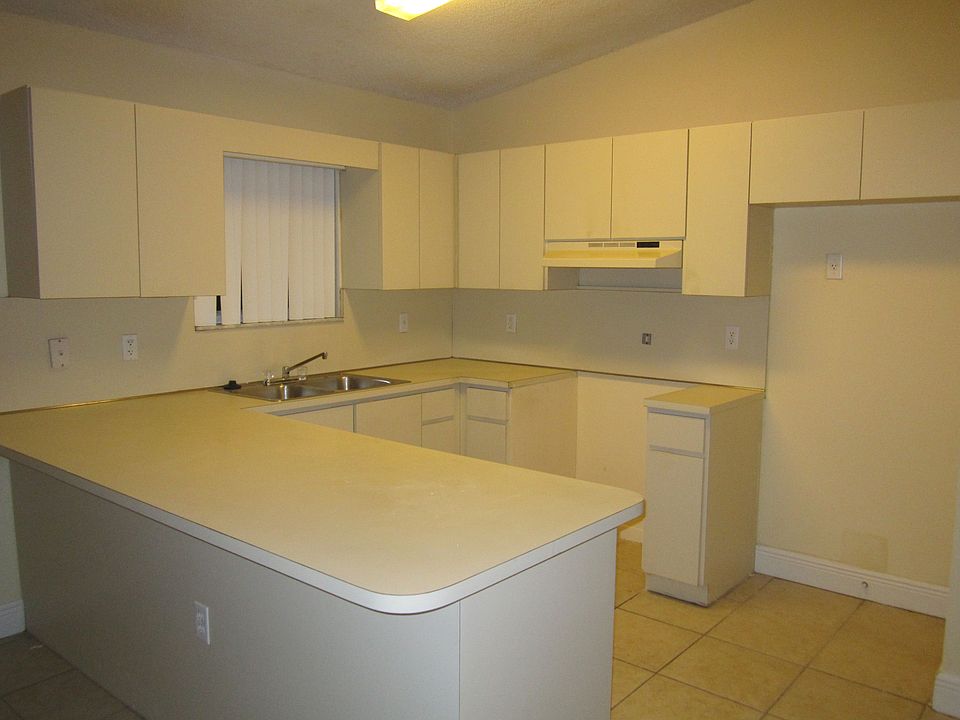 1st image of 8726 NW 110th Ln