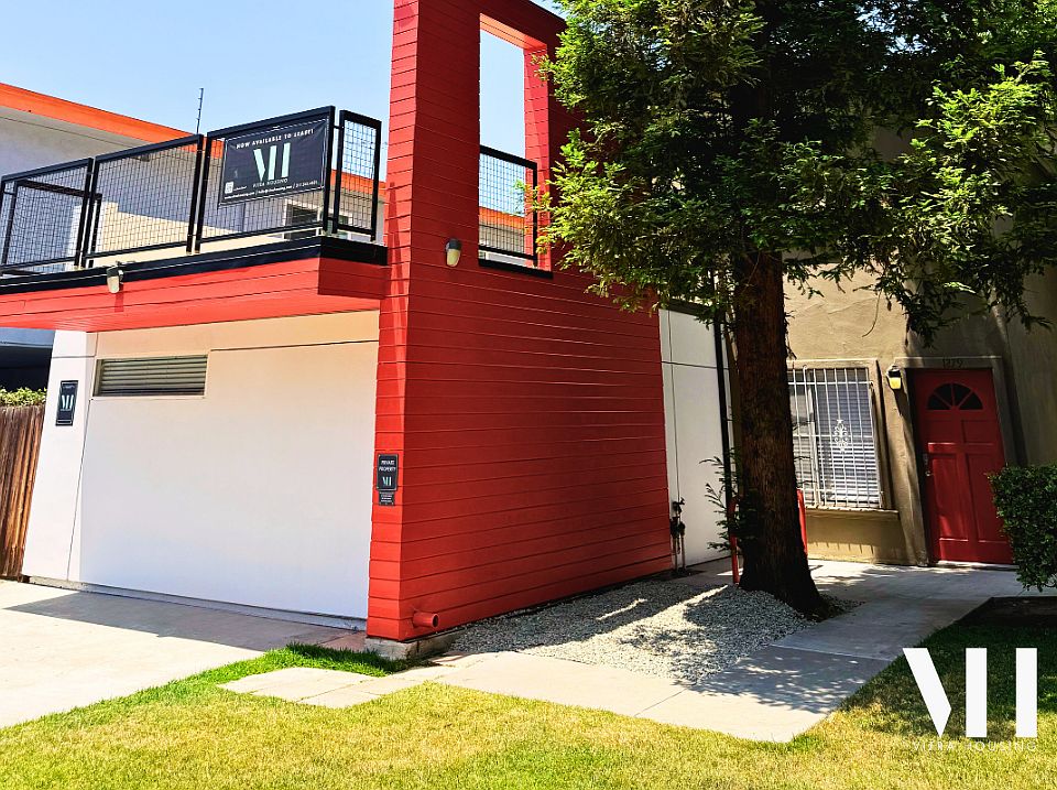 Beautiful Five bedroom Townhouse with Private Balcony!