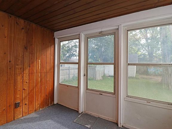 2nd image of 411 N Fairview Ave