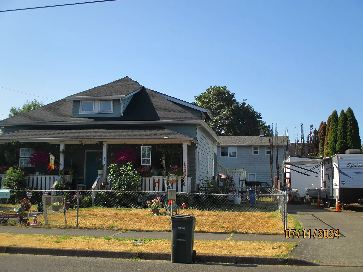 Cute 2 Bed 1 Bath Duplex in Puyallup — Photo 1
