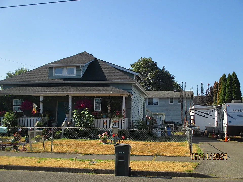 306 5th Ave NW #B