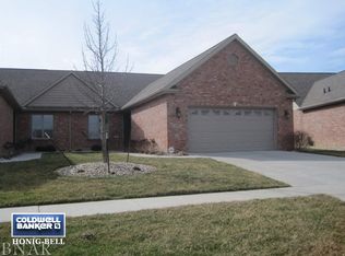 1925 Dunraven Rd, Bloomington, IL 61704