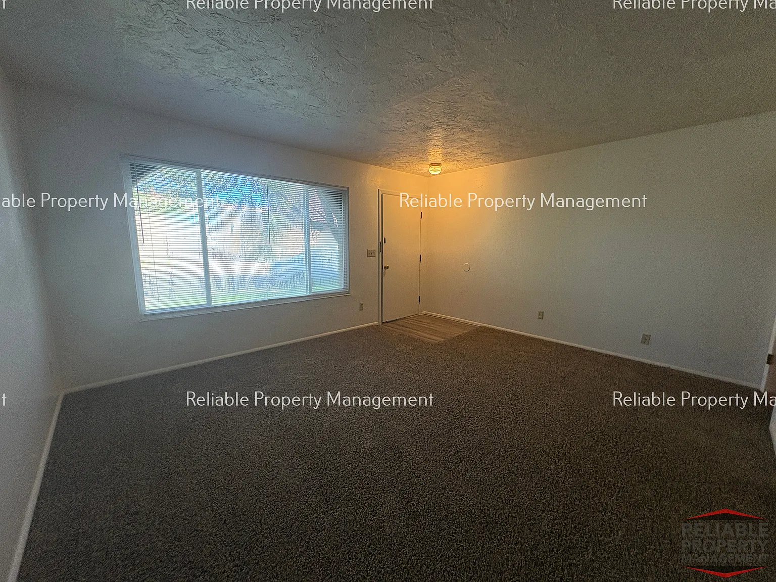 2 bed, 1.5 bath, 1139 sqft, $1,050 — Photo 3