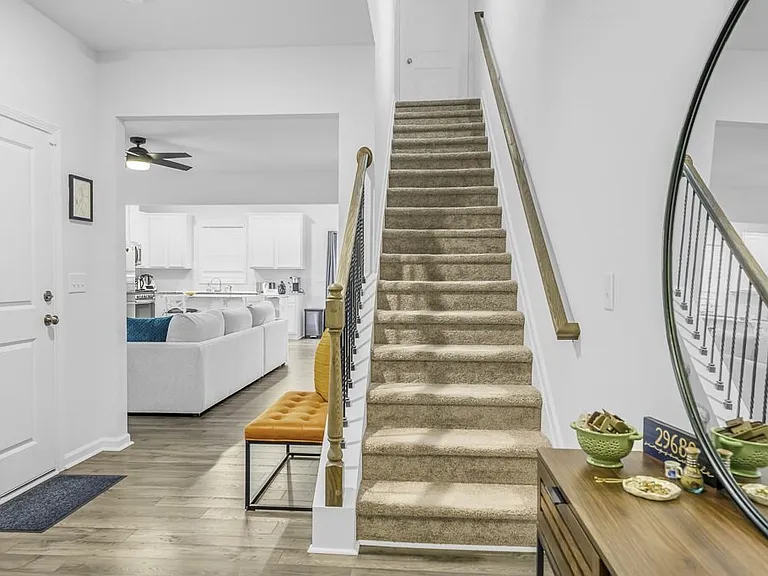 329 Hartland Pl — Photo 4