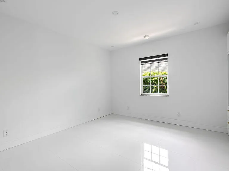 626 NW 7th St — Photo 15